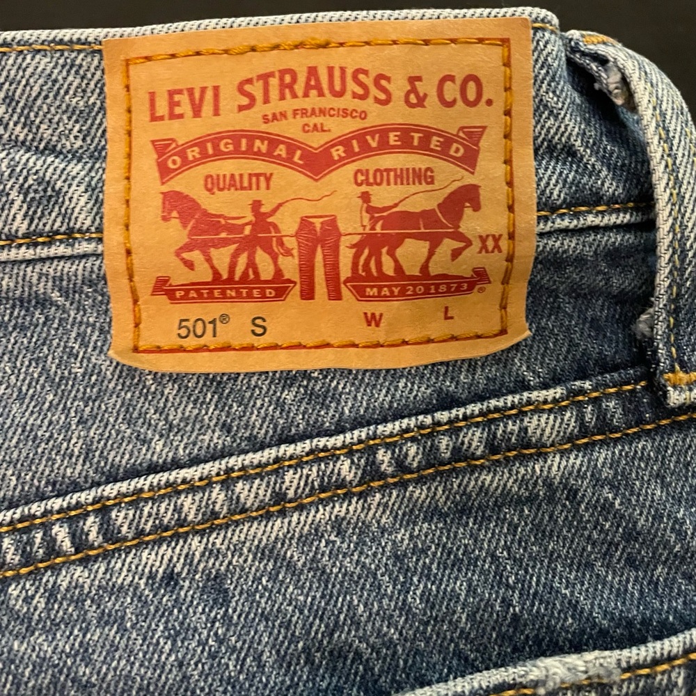 Women’s Levi’s straight leg